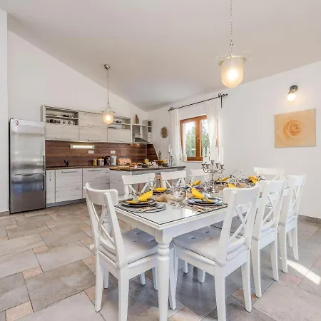 בית נופש Velebit By Interhome *