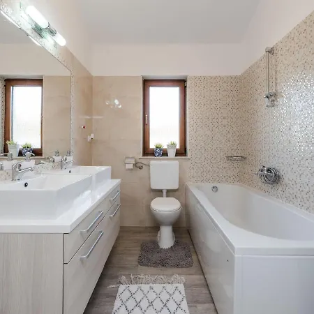 Velebit By Interhome בית נופש רובנסקה